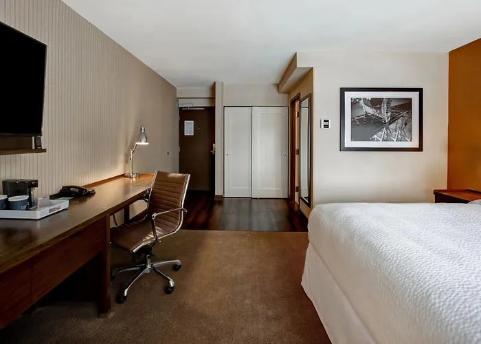 Hotel Four Points By Sheraton 3*